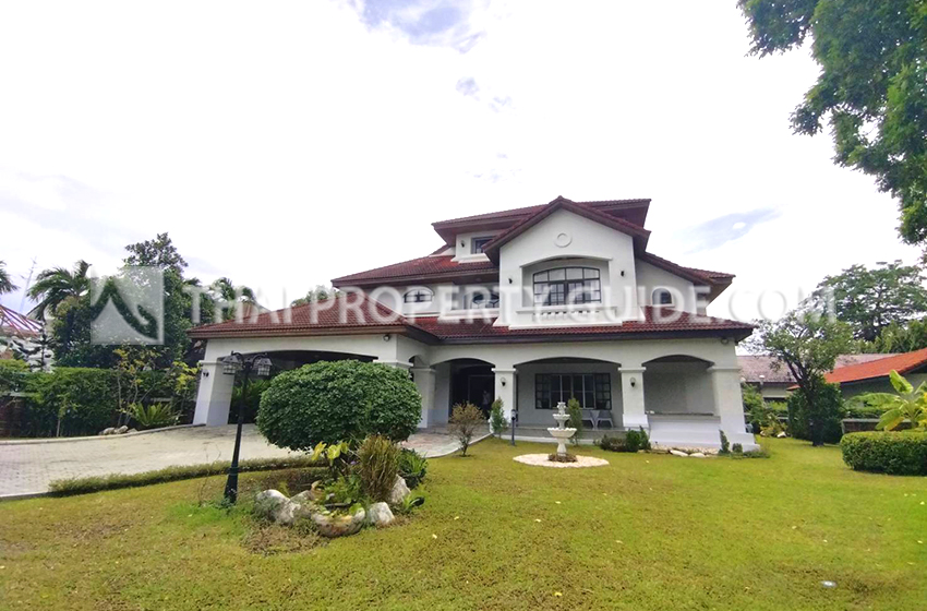 House with Shared Pool in Srinakarin